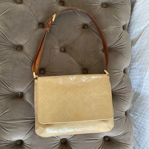 louis vuitton patent leather shoulder bag